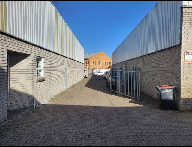 400M² WAREHOUSE TO LET IN EVERITE INDUSTRIA